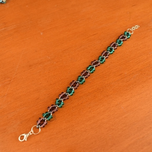 2/$20 Turquoise Magenta Beaded Bracelet - Picture 2 of 3